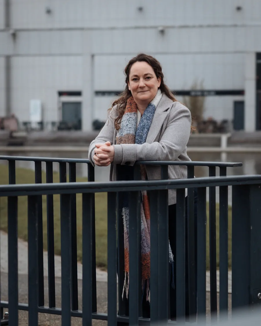 Annelies Neven op de brug