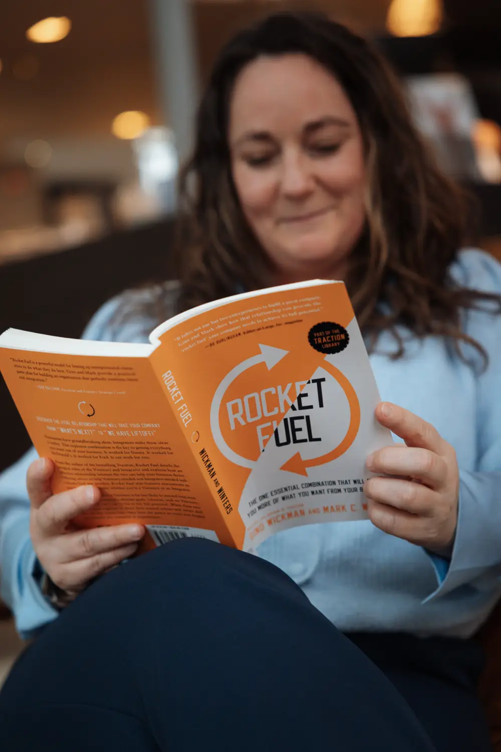 Annelies Neven leest het boek Rocket Fuel